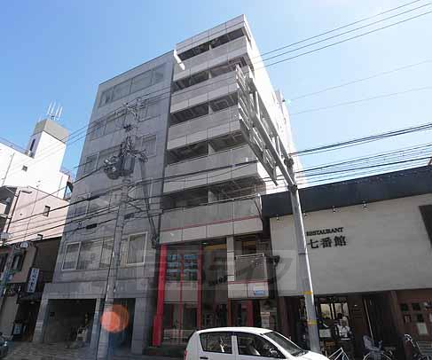 京都市下京区真苧屋町のマンションの建物外観