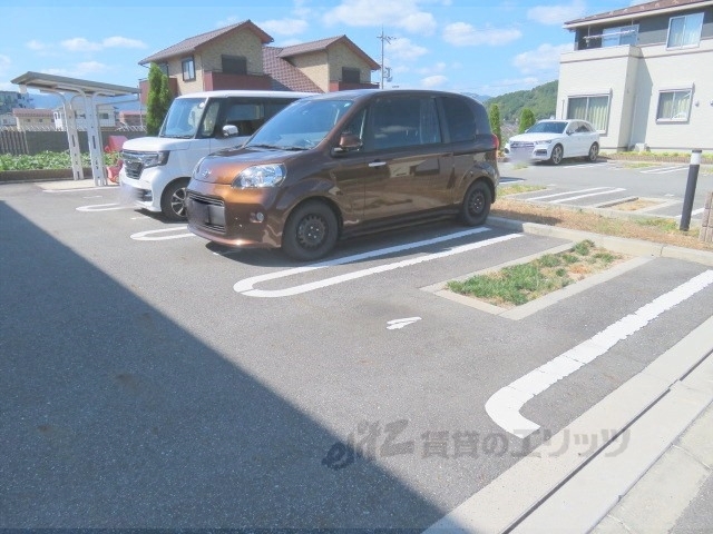 【リベルテ１の駐車場】