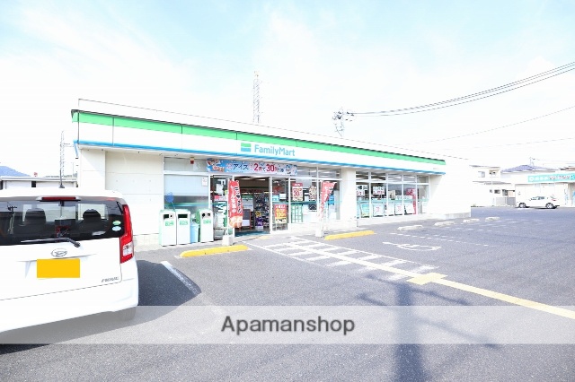 コンビニ　ファミリーマート鳥取南吉方店（コンビニ）まで588m