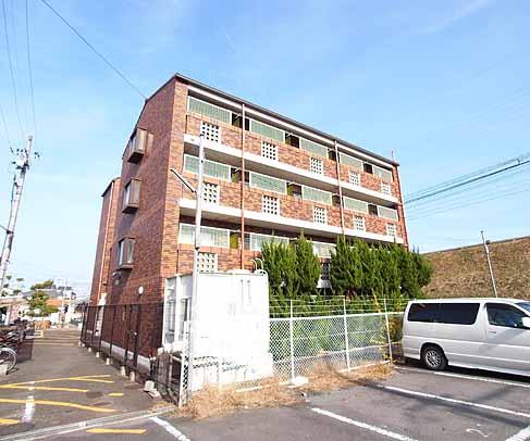 城陽市枇杷庄のマンションの建物外観