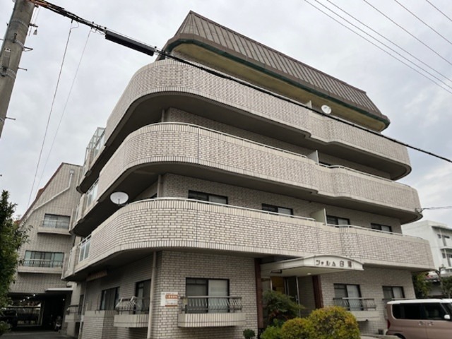 【姫路市坊主町のマンションの建物外観】