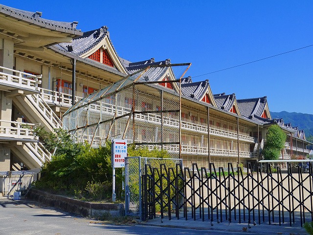 【天理市豊井町のマンションの小学校】