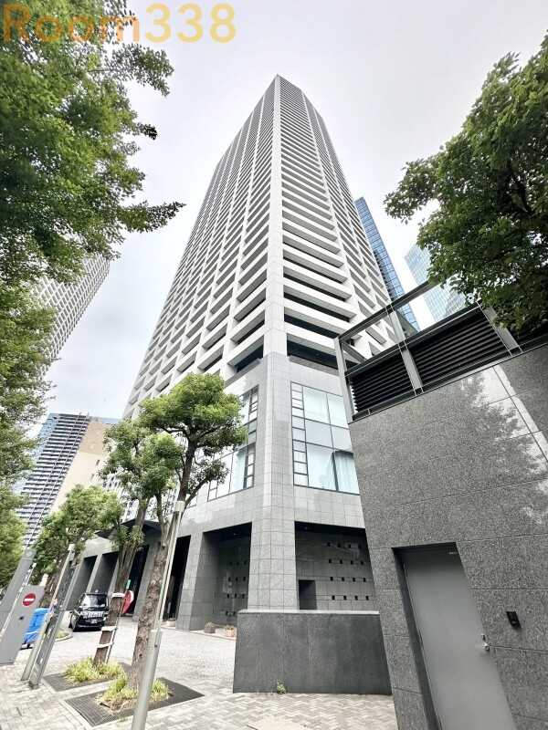 【新宿区西新宿のマンションの建物外観】