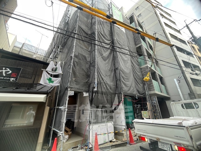 京都市上京区元本満寺町のマンションの建物外観