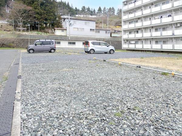 【ビレッジハウス前沢2号棟の駐車場】