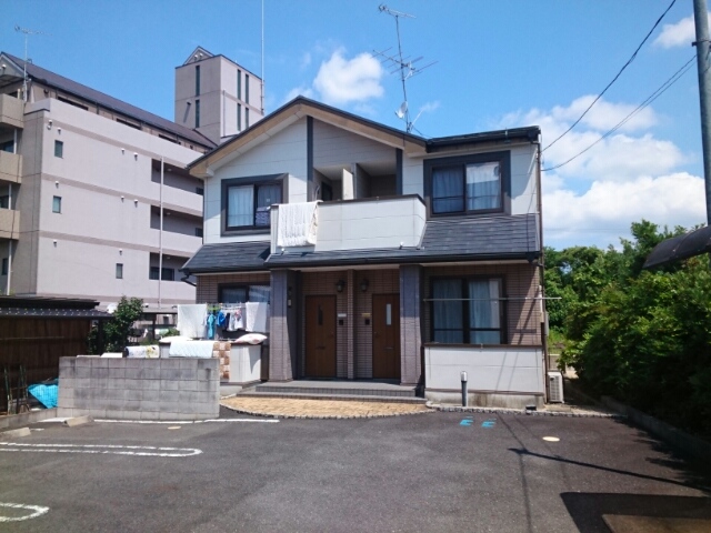 守山市浮気町のアパートの建物外観