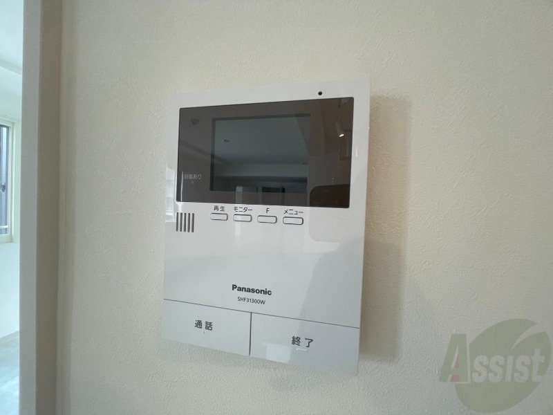 セキュリティ　モニタ付インターホンです。セキュリティ面も安心ですね！