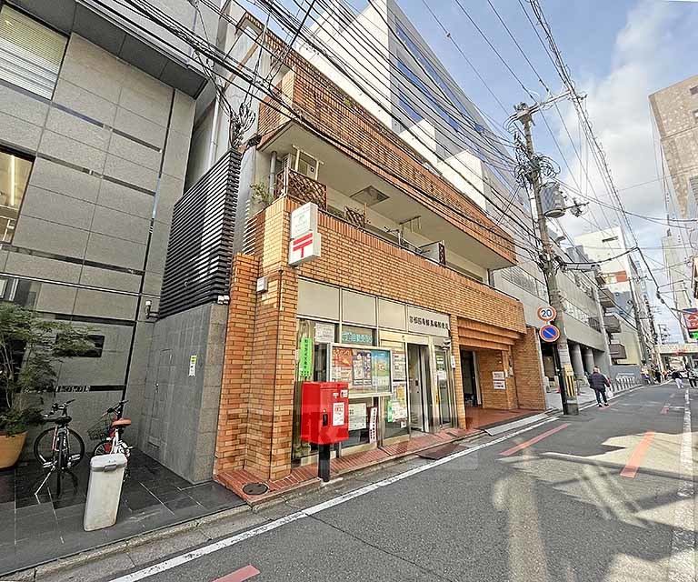 【サンマンション四条柳馬場の建物外観】