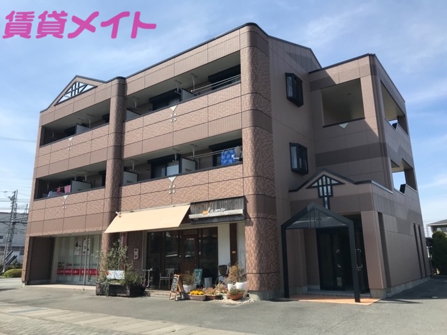 松阪市嬉野中川新町のマンションの建物外観