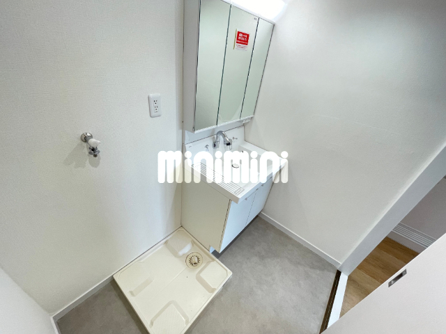 洗面設備　三面鏡のシャンプードレッサー