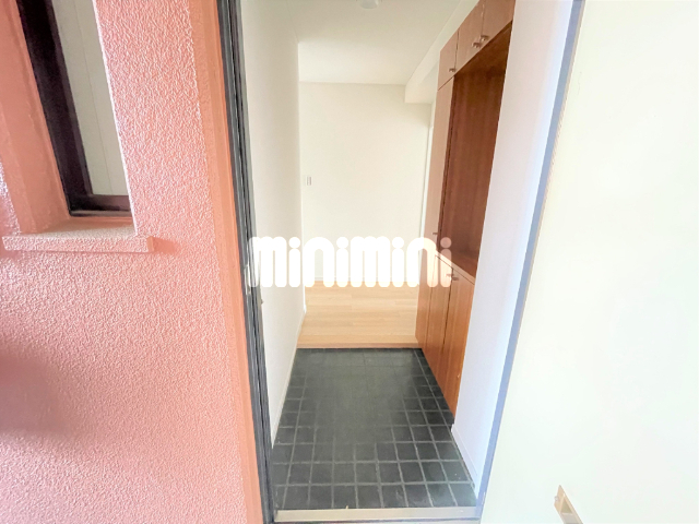 玄関　階段上ってすぐの部屋。