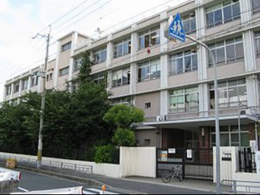 【大阪市生野区巽中のマンションの小学校】