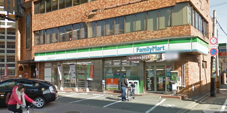 コンビニ　ファミリーマート 博多堅粕3丁目店（コンビニ）まで103m