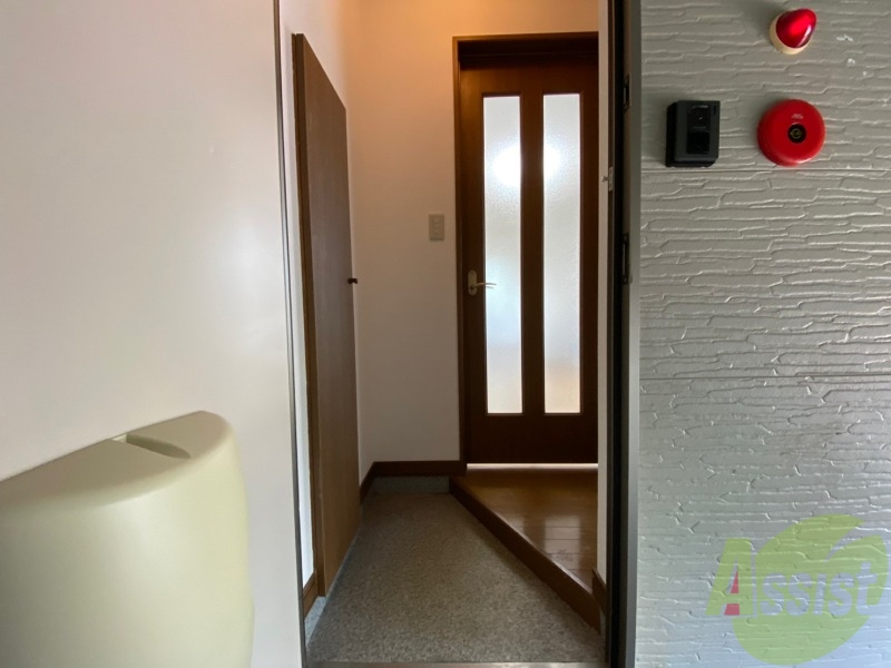 玄関　玄関の様子です。明るい印象ですね。気分もあがりそう。