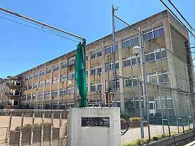 小学校　城乾小学校（小学校）まで826m