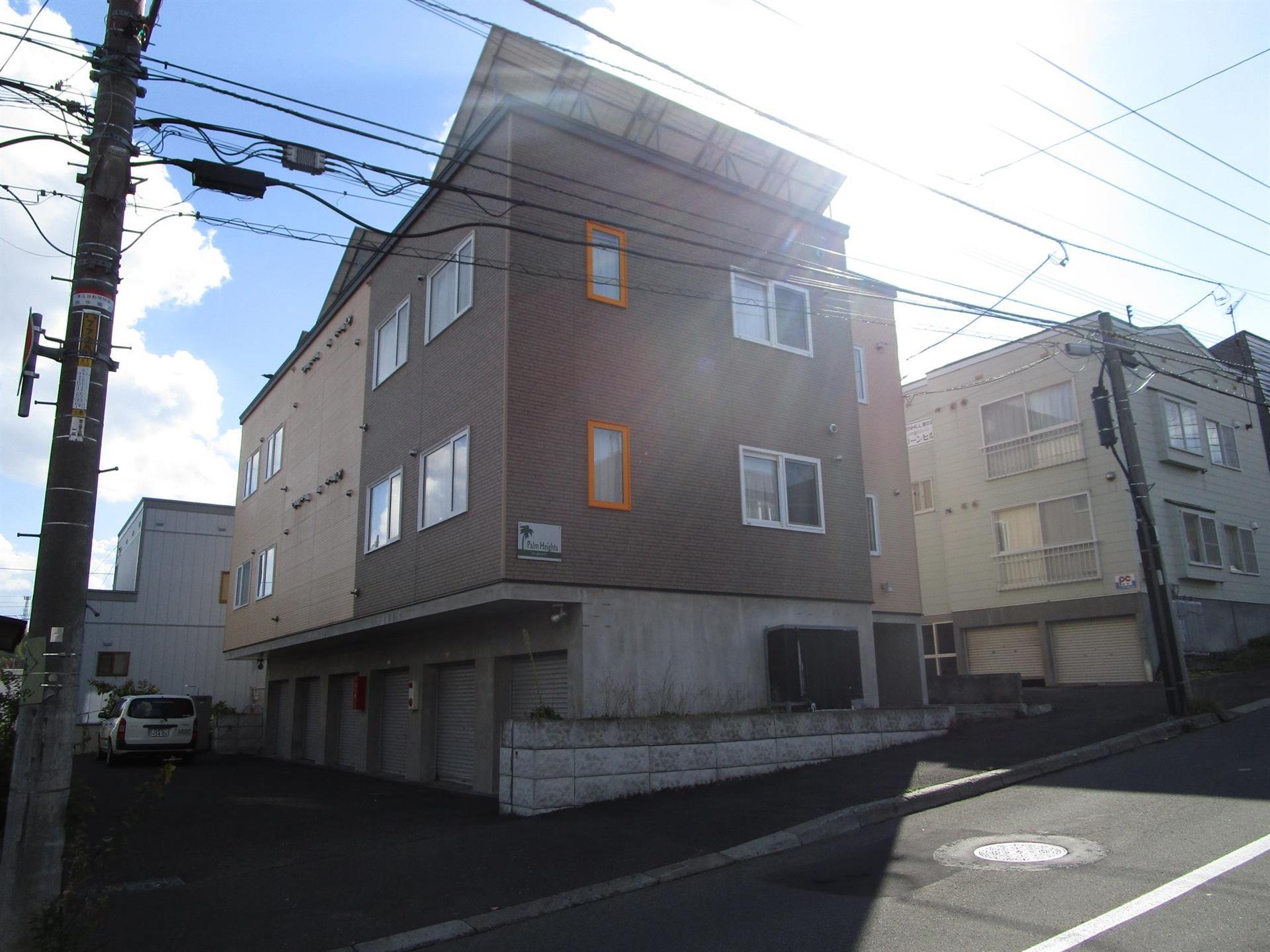 【パームハイツの建物外観】