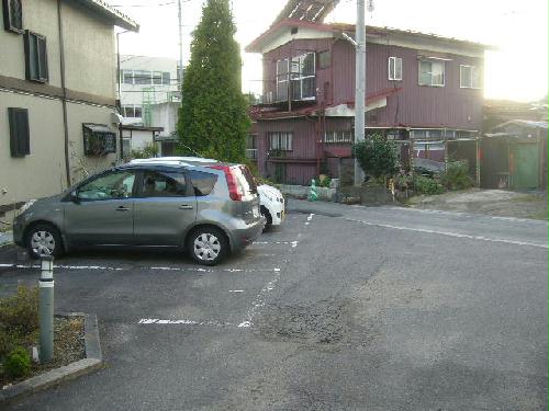 【レオパレスエクセル乙高の駐車場】