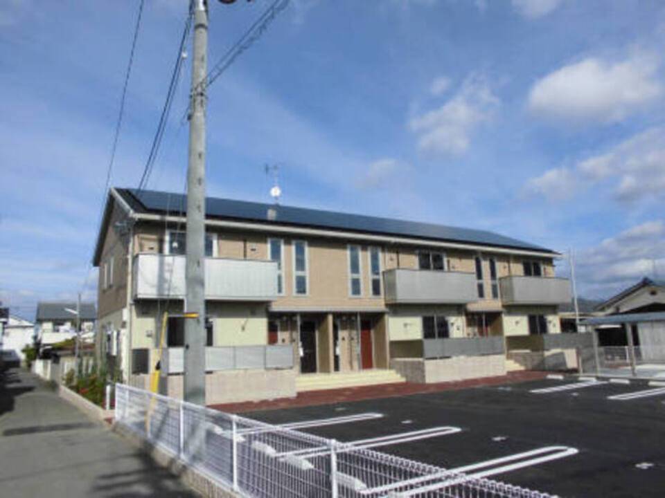 松山市清住のアパートの建物外観