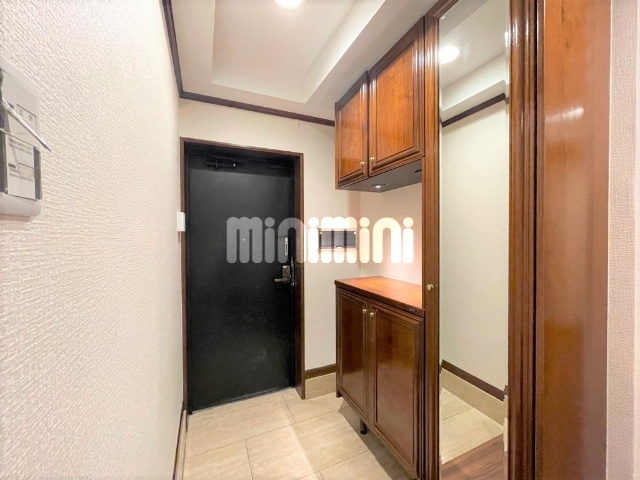 玄関　広い玄関にはこの安心の収納力