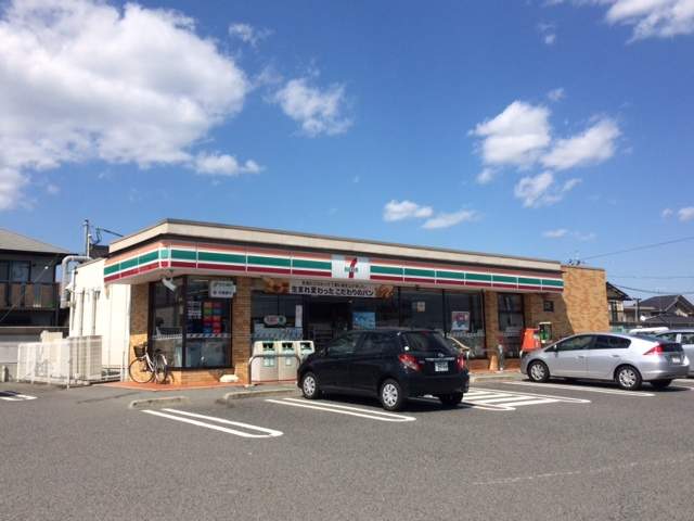 コンビニ　セブンイレブン（コンビニ）まで1758m