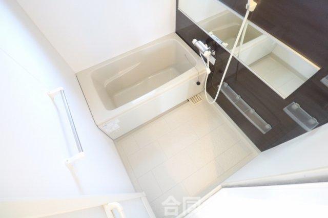 バス・シャワールーム　落ち着いた空間のお風呂です