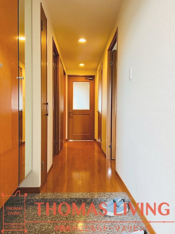 玄関　最上階ならではの見晴らし、眺望良好です！