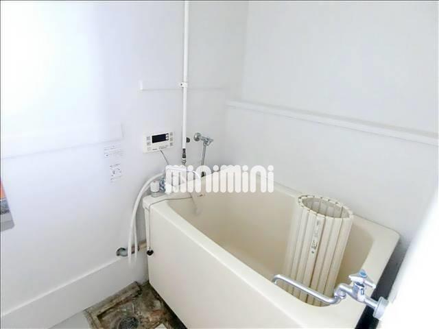 バス・シャワールーム　給湯式のお風呂です。