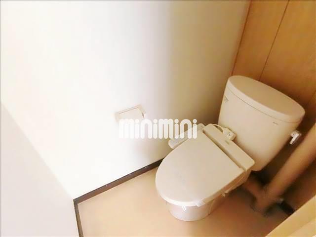 トイレ　温水洗浄便座付きです。