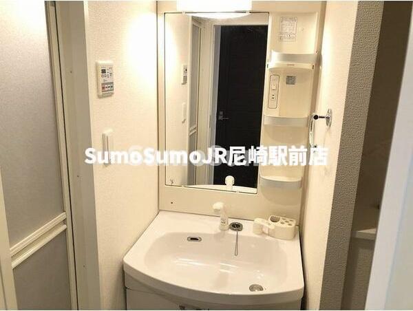 洗面設備　使いやすい独立洗面台です