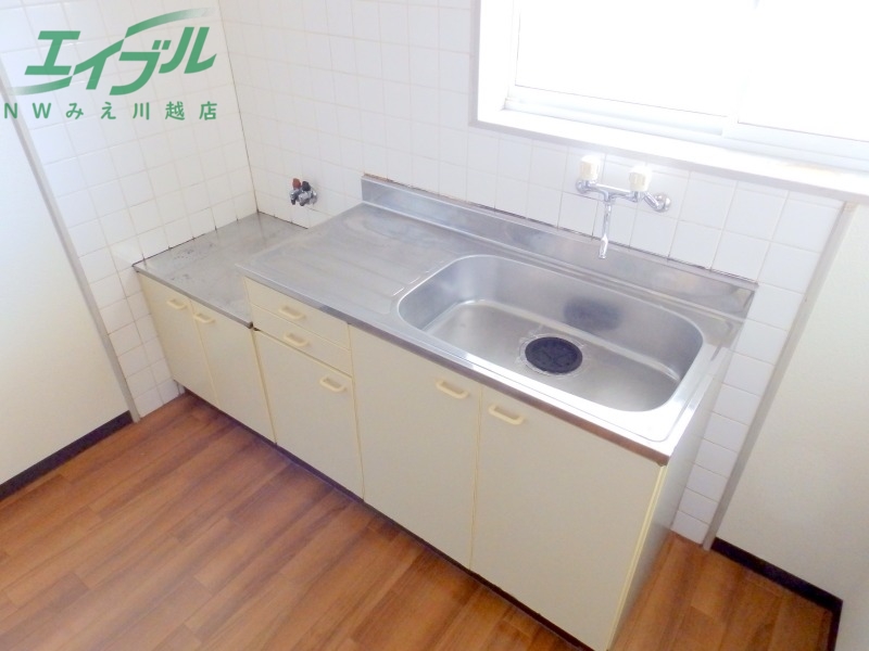 キッチン　別部屋反転写真です