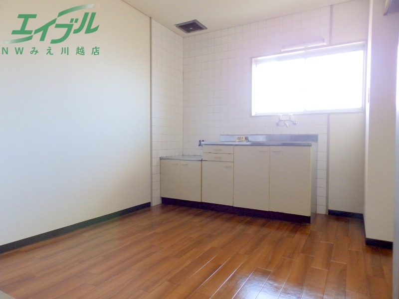 居室・リビング　別部屋反転写真です