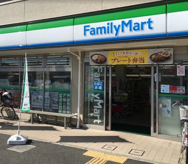 コンビニ　ファミリーマート蕨南町四丁目店（コンビニ）まで466m