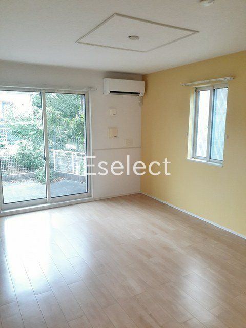 居室・リビング　2面採光の明るいリビング♪