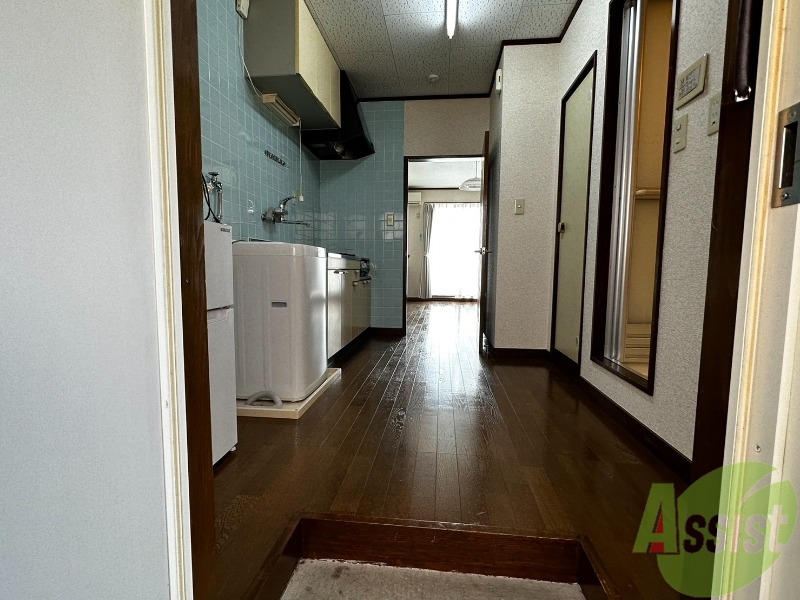 玄関　玄関から撮影しました。敷居が高くなくて安心ですね。