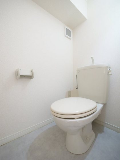 トイレ　※写真は別の部屋のものです