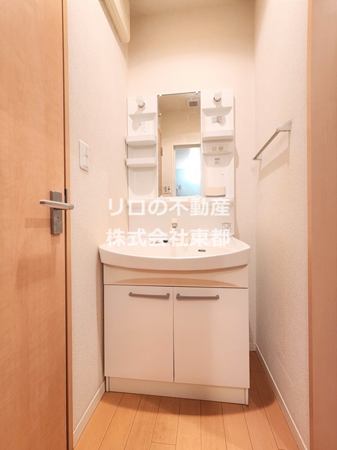 洗面設備　シャンプードレッサーで身だしなみも整えられます♪