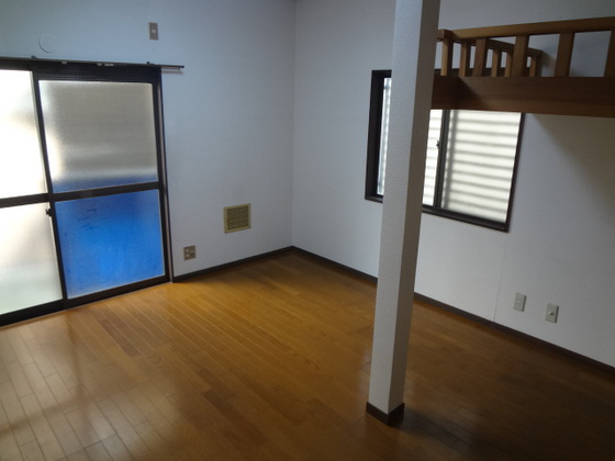 居室・リビング　※別号室の写真です