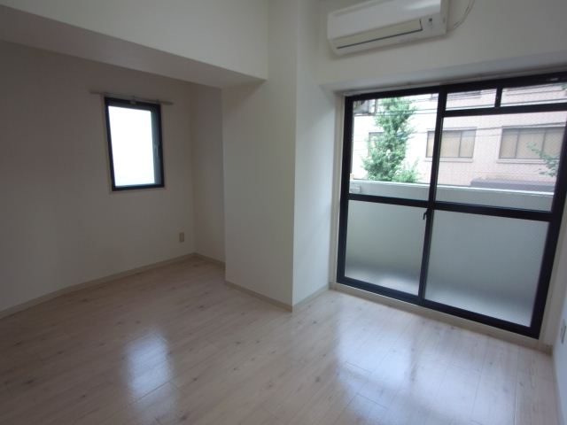 居室・リビング　明るい洋室