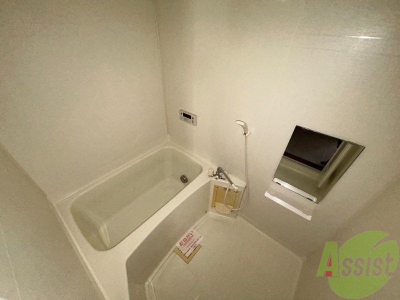 バス・シャワールーム　浴室は狭すぎず、シャワーも浴びやすそうです。