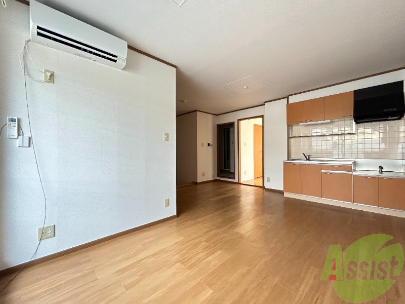 居室・リビング　１１．７帖のＬＤＫです。広々としてきれいですね。