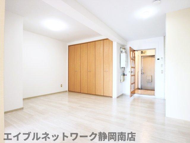 居室・リビング　ゆったり過ごせる居間です