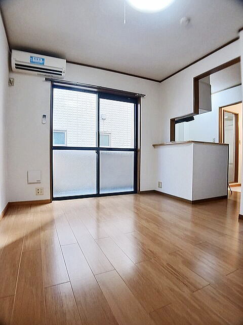 居室・リビング　9.4帖で洋室です★