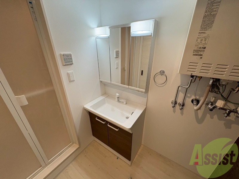 洗面設備　お洒落な独立洗面化粧台になっておりました！