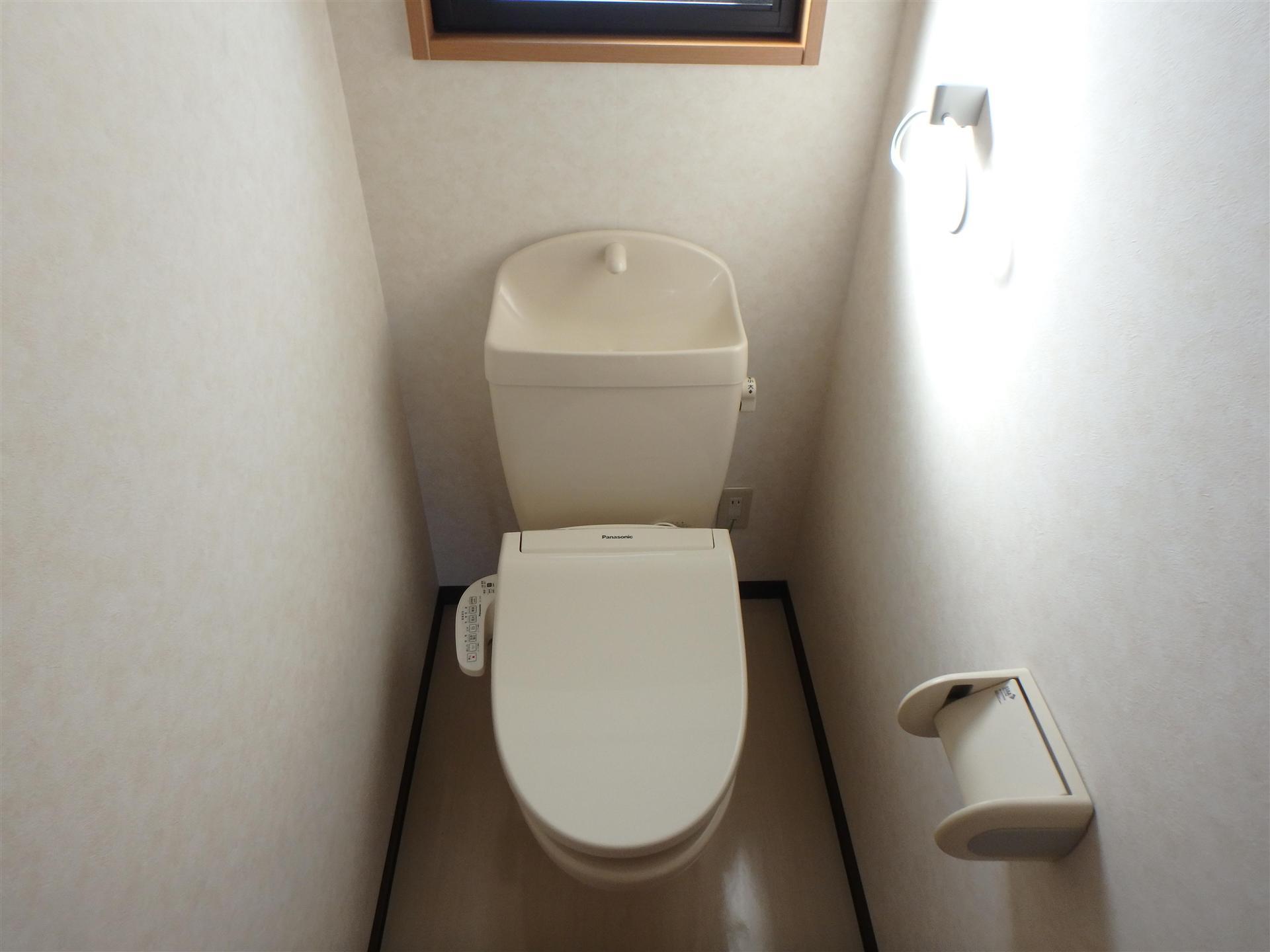 トイレ　嬉しい温水洗浄便座付き☆