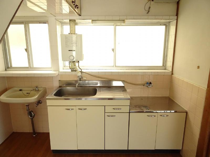 キッチン　給湯器つき☆