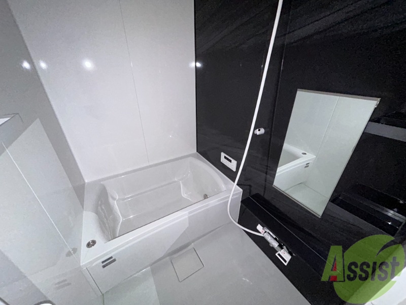 バス・シャワールーム　コチラで日々の疲れを癒し、リラックスしてください