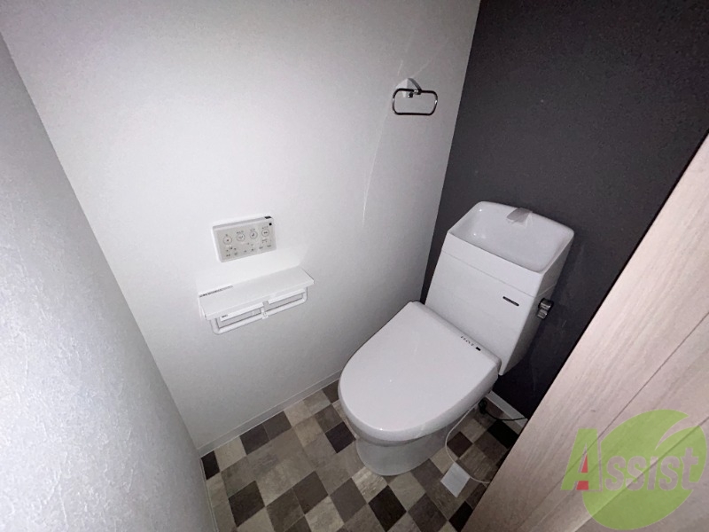 トイレ　温水洗浄便座なので快適に使用できそうですね。