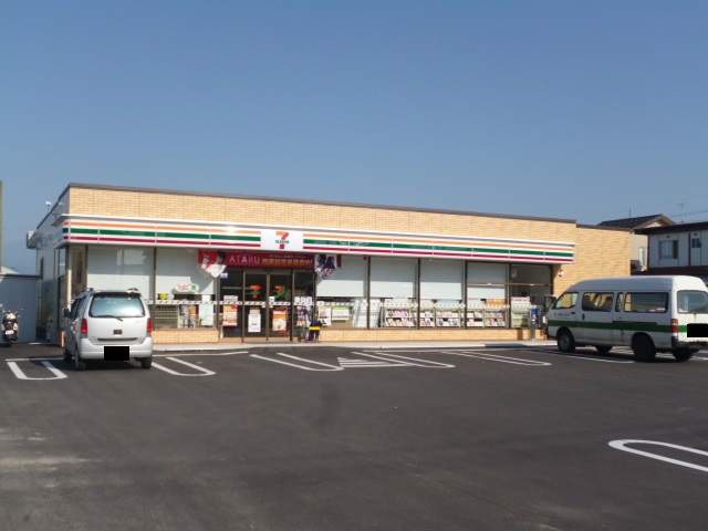 コンビニ　セブンイレブン（コンビニ）まで674m