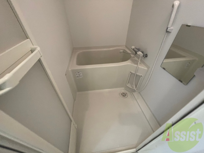 バス・シャワールーム　バスルームはこちらです。広々としてゆったり休めます。