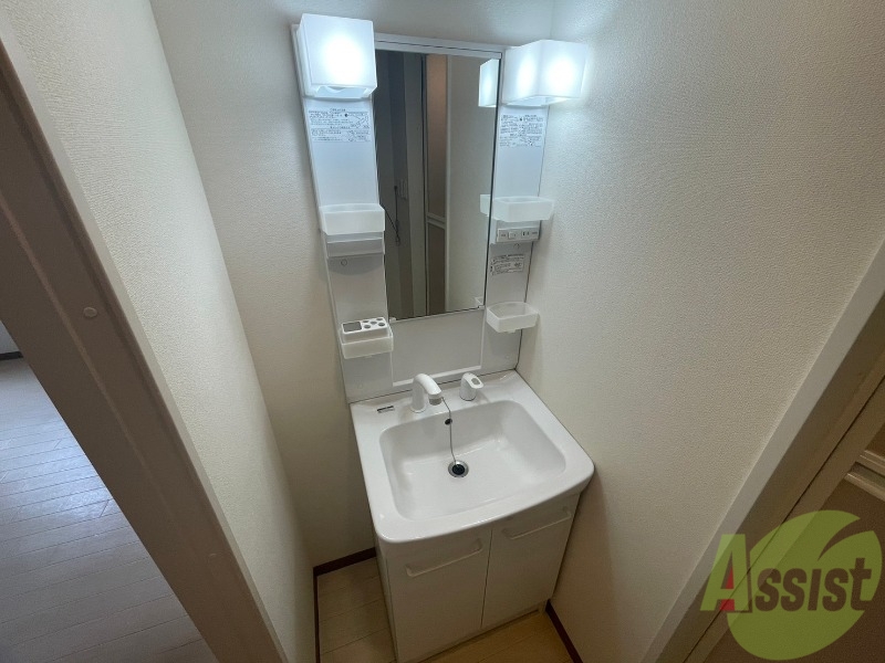 洗面設備　洗面台。身支度にはかかせないですよね～。